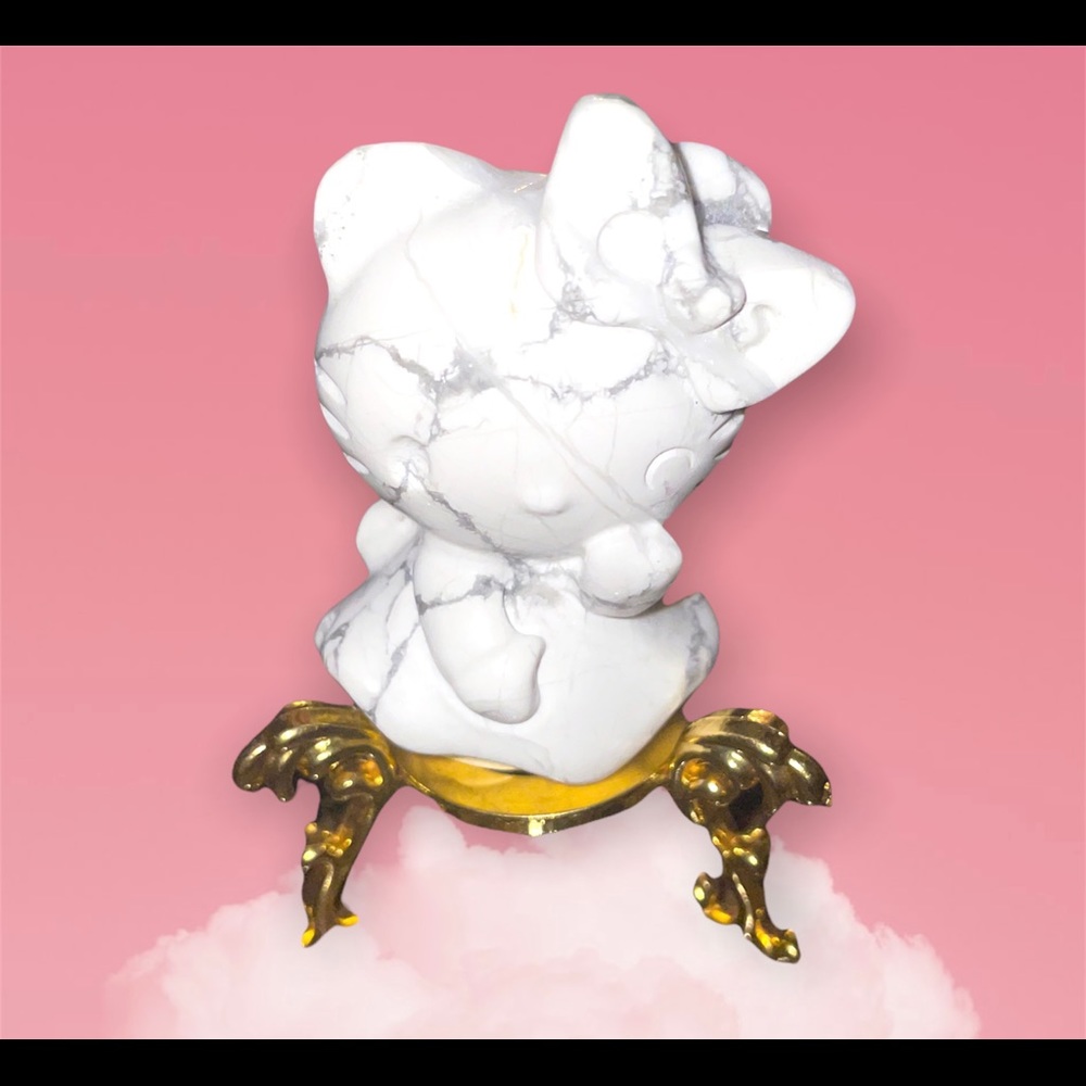 Hello kitty crystal howlite carving